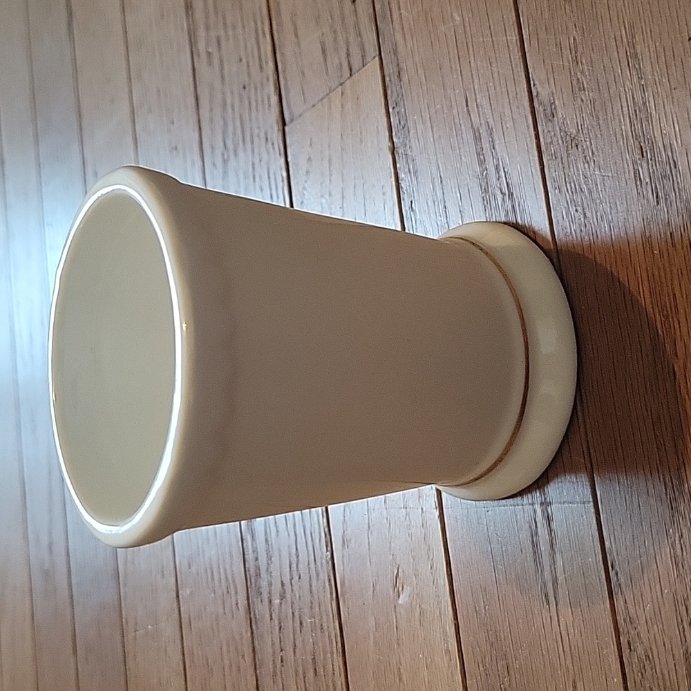 Toothbrush holder